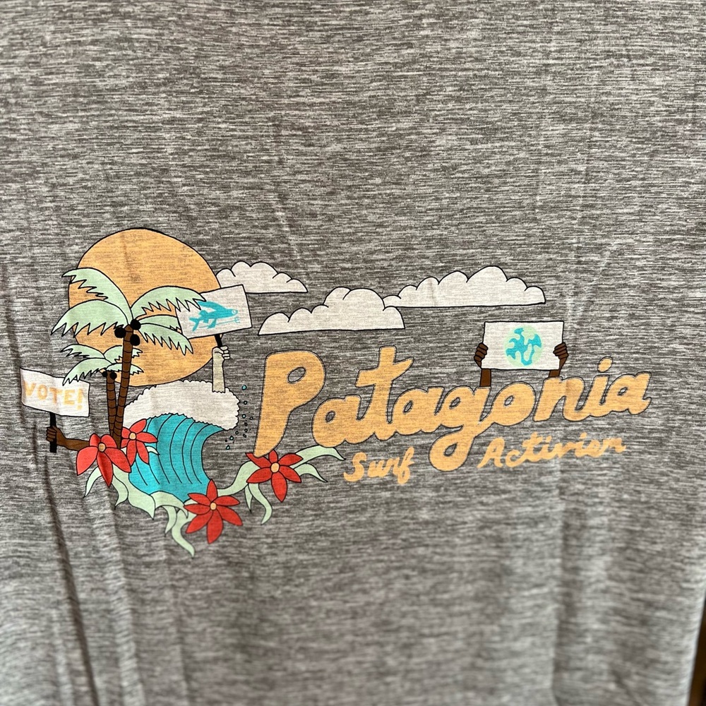 NWT Women's Rare Patagonia Graphic Hoodie - Picture 7 of 8
